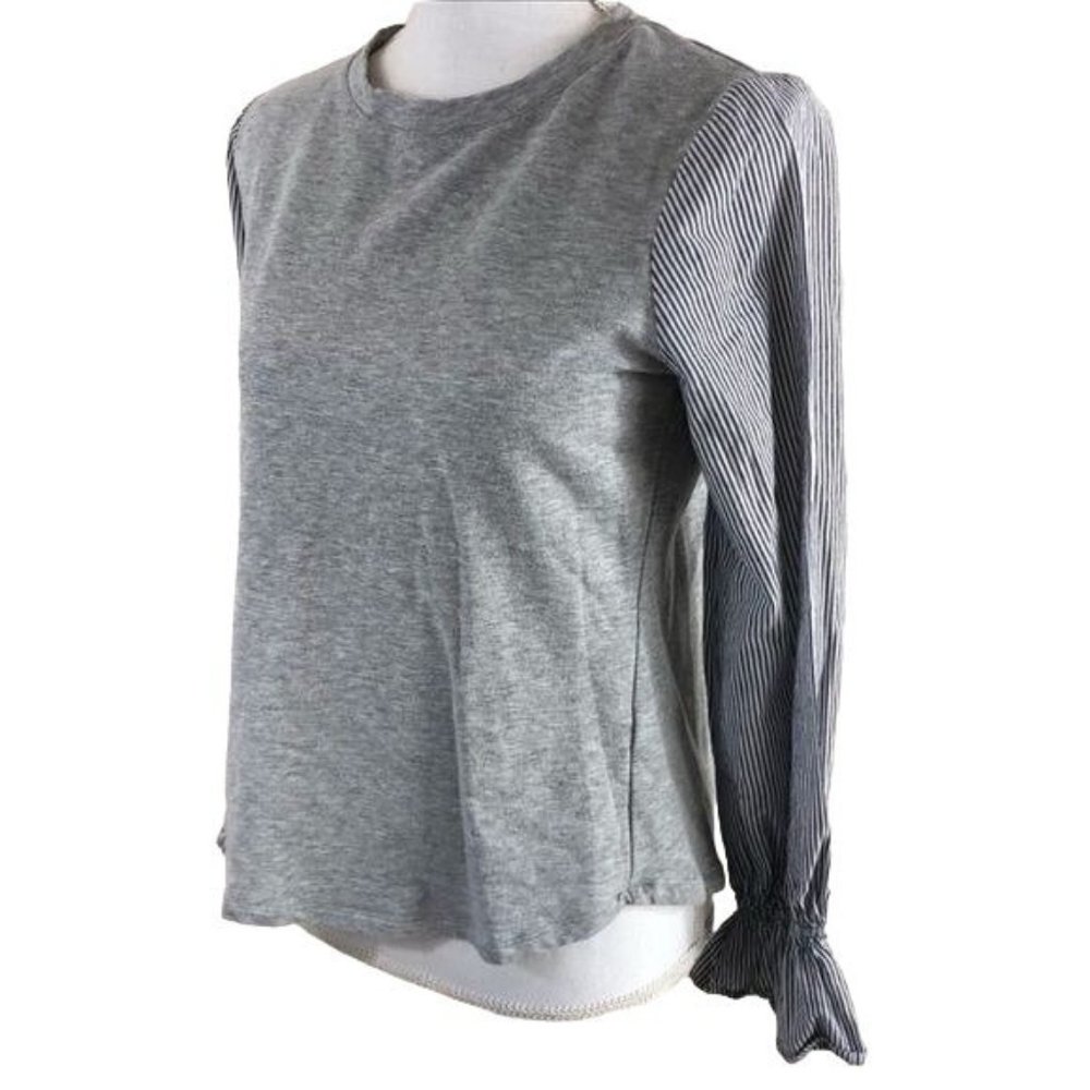 Crown & Ivy Gray tee with blue striped sleeves size small